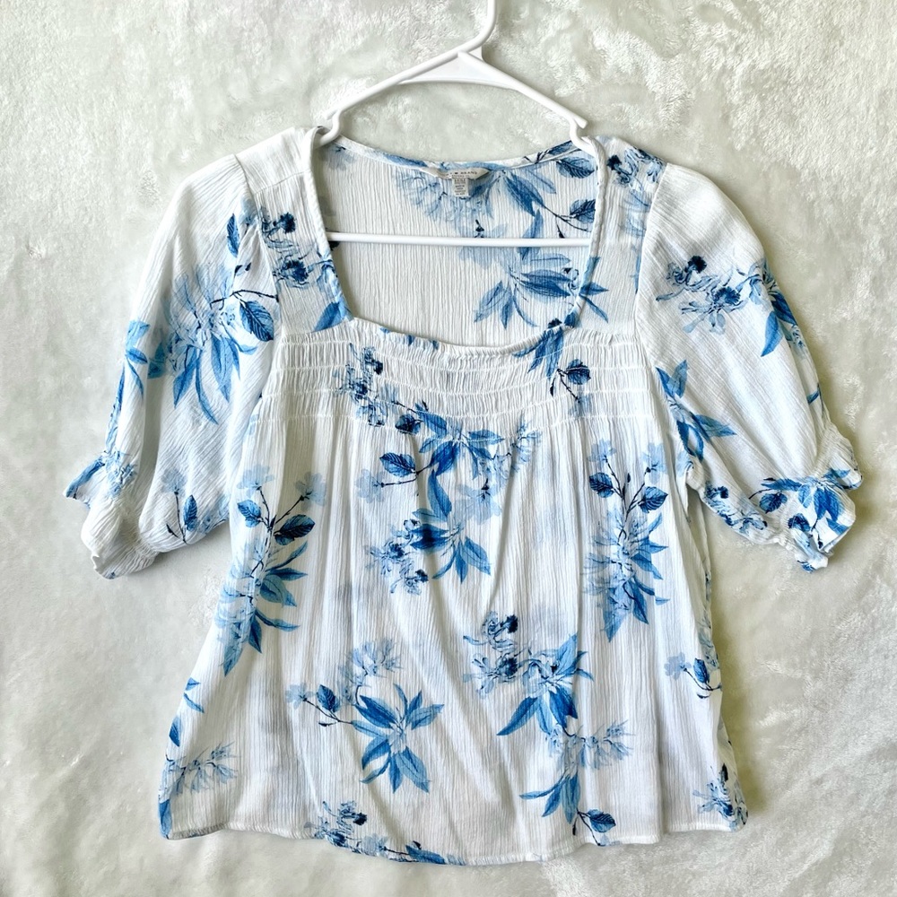 LUCKY 🍀 BRAND ~ Beautiful Floral Blouse ~ Size Medium